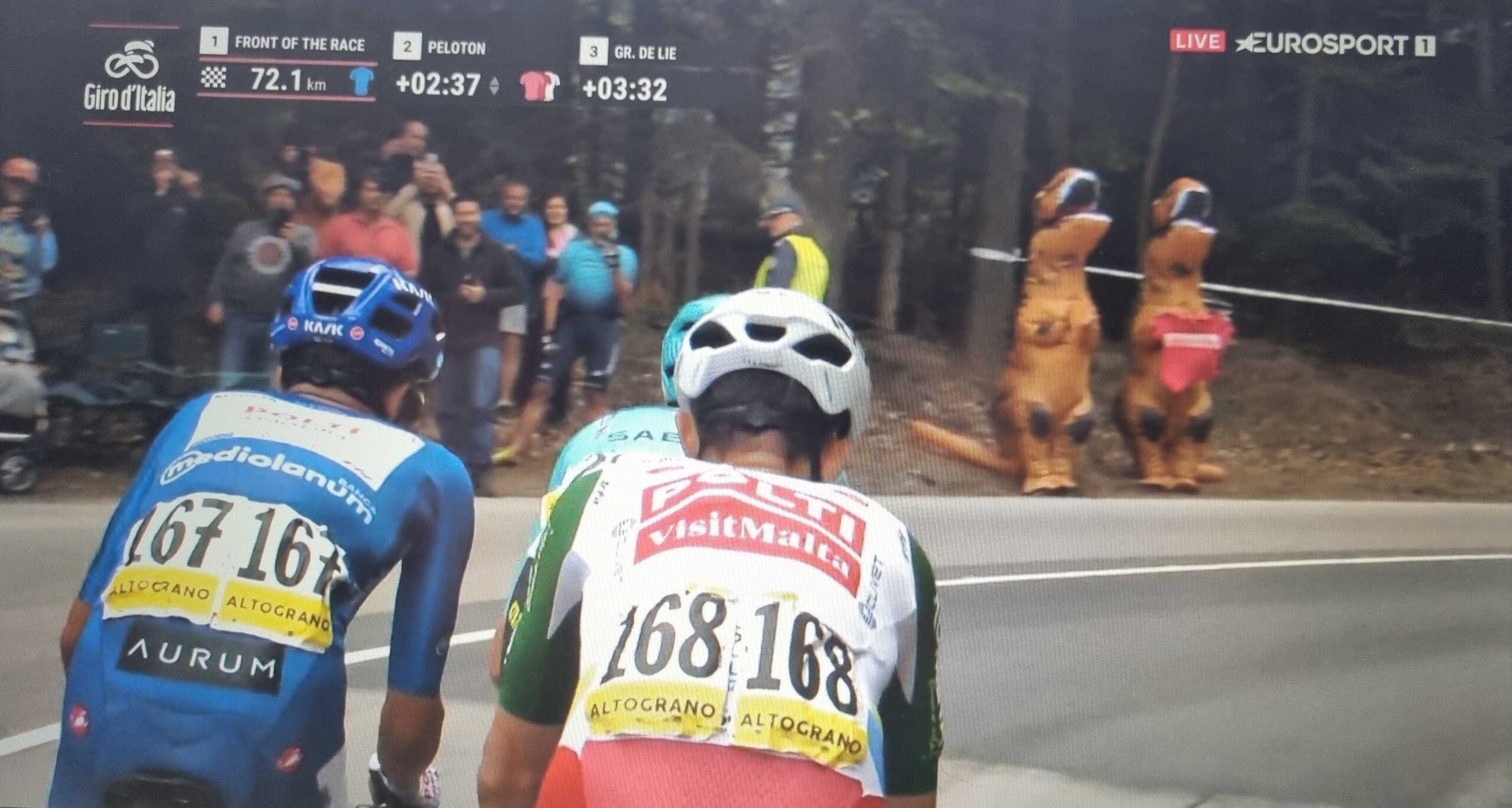 Динозаврите от Giro d'Italia търсят изгубена брачна халка, Евроспорт се включи да помага