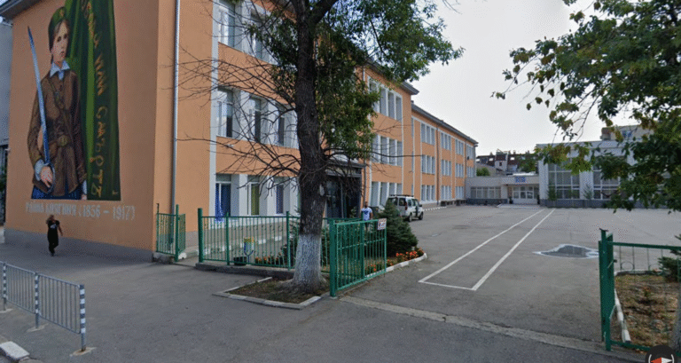 Арестуваната за подкуп директорка на 37-мо училище се връща на работа, реши съдът