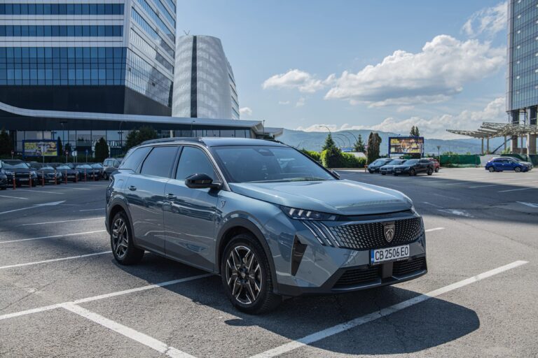 Peugeot 5008 - най-добрият автомобил, не за мечтите, а за реалността
