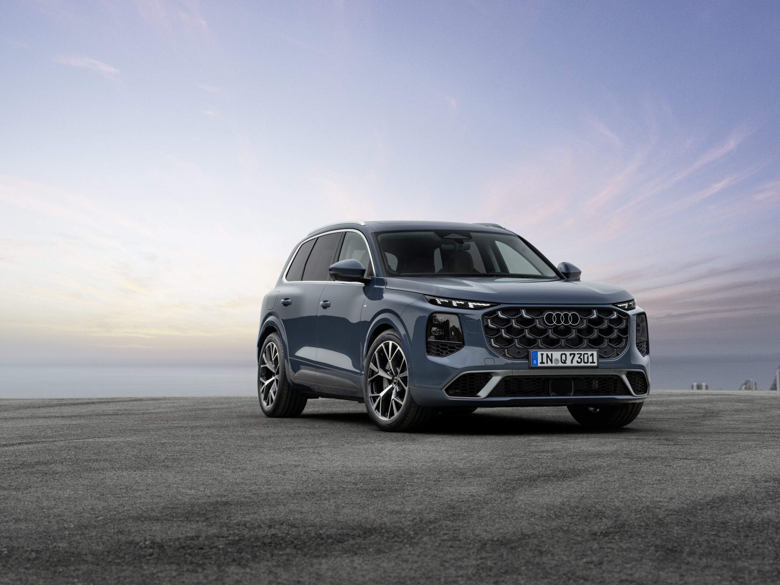 Audi представи третото поколение на Q7 с до седем места и V6 дизелов двигател