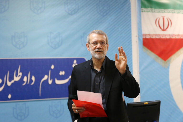 Израел атакува ключовия ирански лидер Али Лариджани