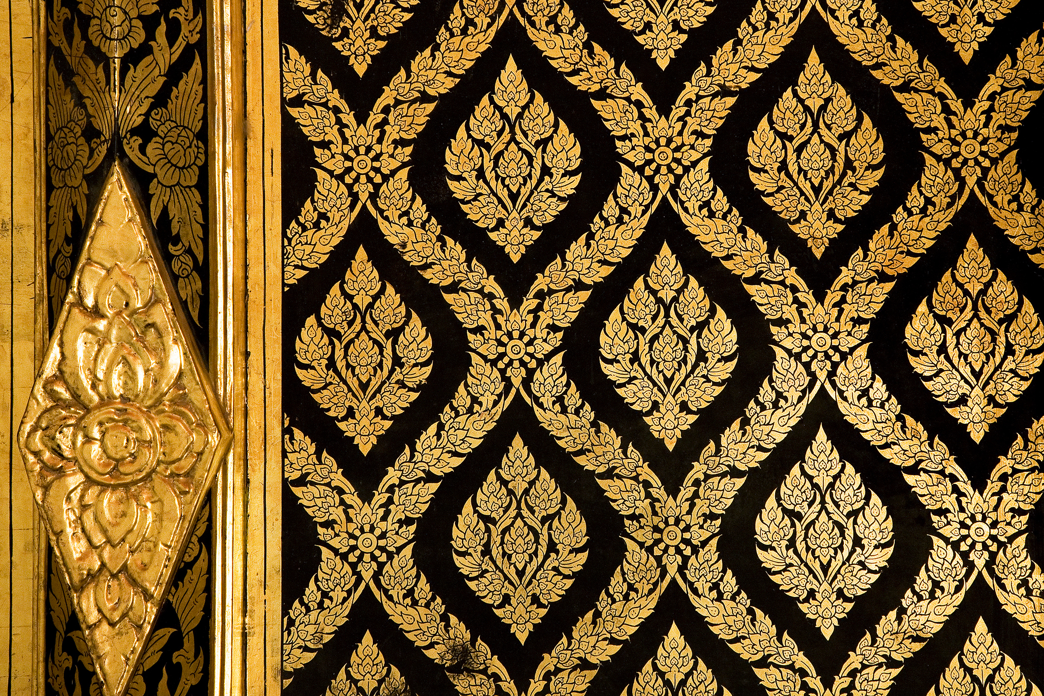 Black & Gold: Символът на лукса и ексклузивността в дизайна