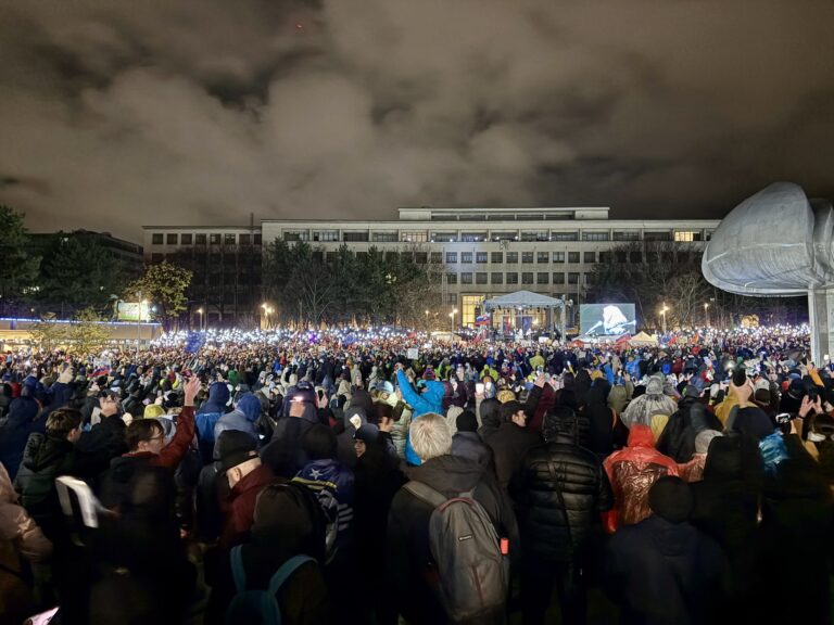 Хиляди излязоха на протести в Словакия срещу проруския  премиер Роберт Фицо