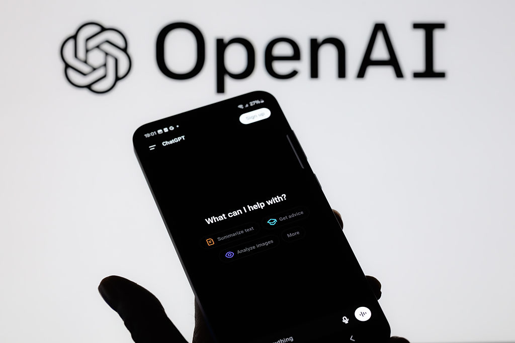 Заради самоубийство на тийнейджър OpenAI планира по-строг родителски контрол за ChatGPT