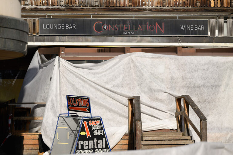 Собственичката на бара в Кран-Монтана избягала от пожара с касата с оборота