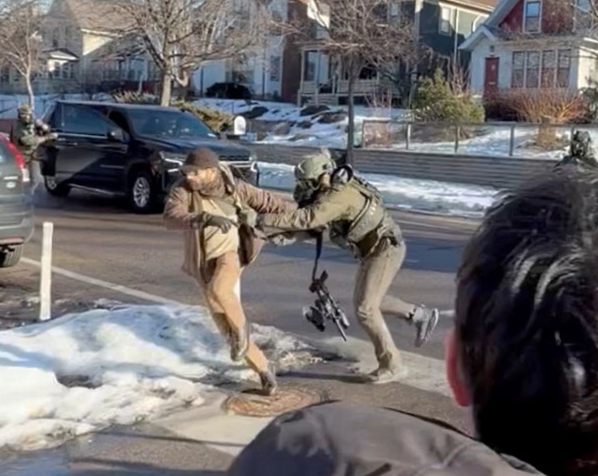 Алекс Прети е имал сблъсък с агенти на ICE 11 дни преди да бъде убит