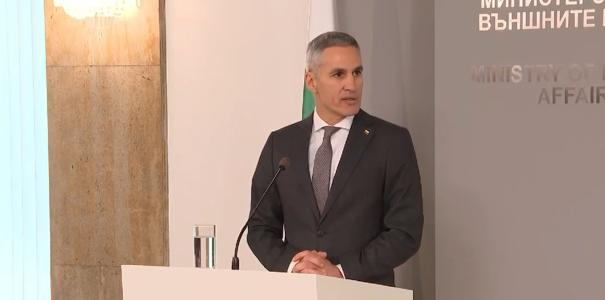 Служебният кабинет ще сезира КС, ако депутатите гласуват България да се включи в Съвета за мир на Тръмп