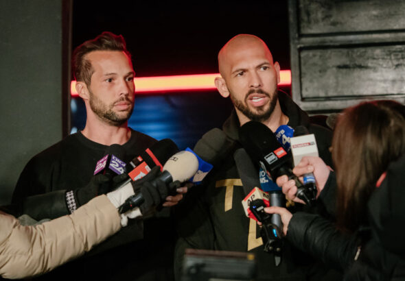 Румънски съд премахна ограниченията срещу Андрю Тейт и брат му Тристан