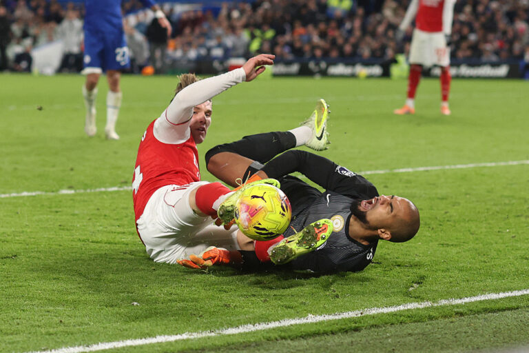 Гладиаторската битка между "Челси" и "Арсенал" завърши без победител