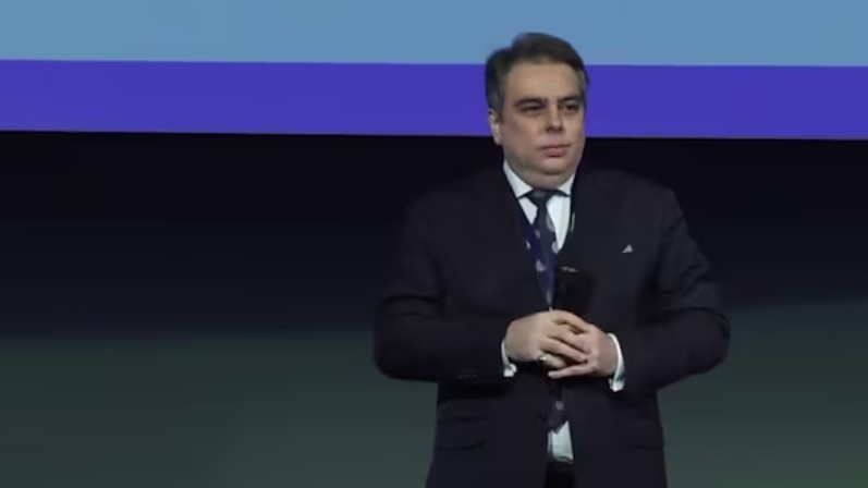 Асен Василев: Няма да управляваме с ГЕРБ и Румен Радев, ако иска - може да ни подкрепи