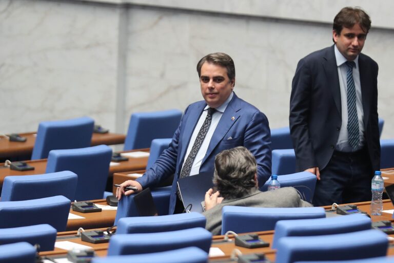 Асен Василев: ГЕРБ прави "артилерийска подготовка" за нова постна пица