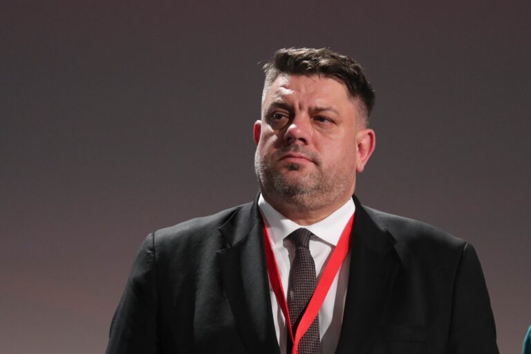 Ръководството на БСП хвърля оставка, но председателят Атанас Зафиров - не