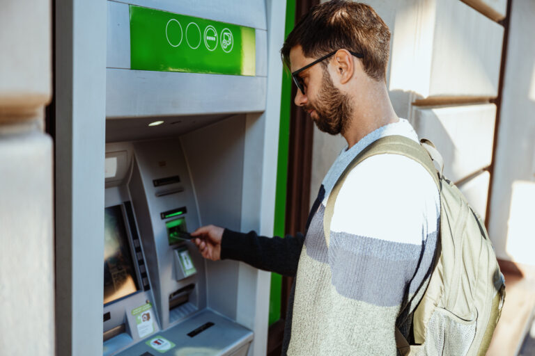 Последен ден плащаме в левове