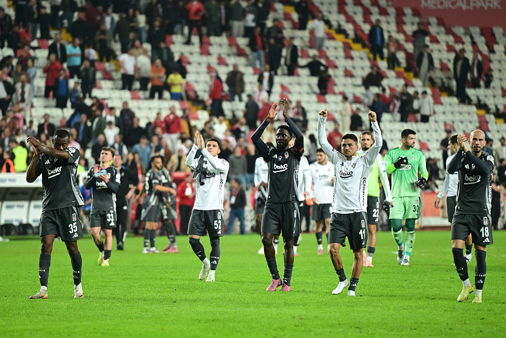 Скандалът в турския футбол се разраства - над 1000 футболисти са отстранени