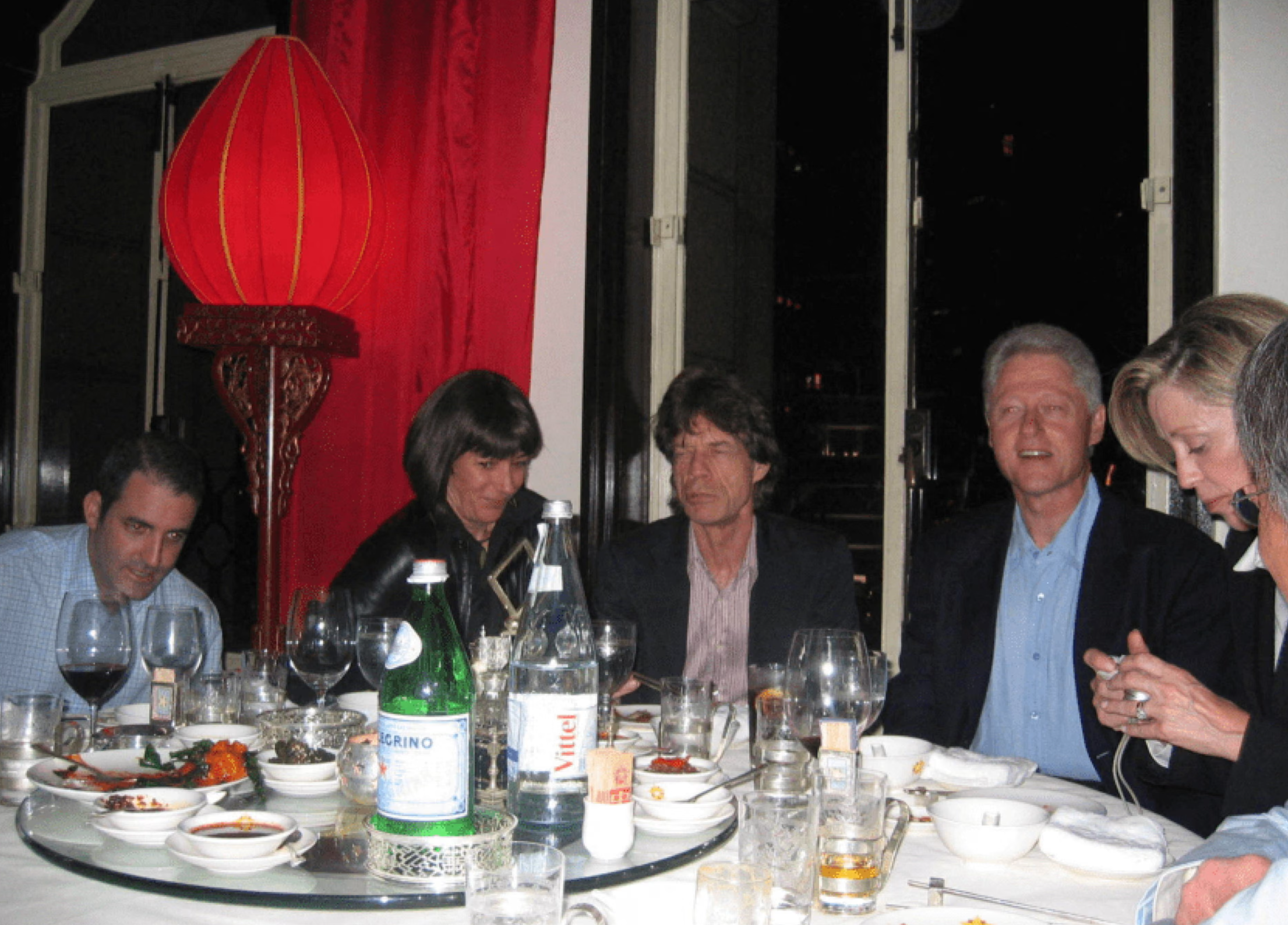 Тръмп изчезна от официалните документи "Епстийн" за сметка на редактирани снимки с Бил Клинтън