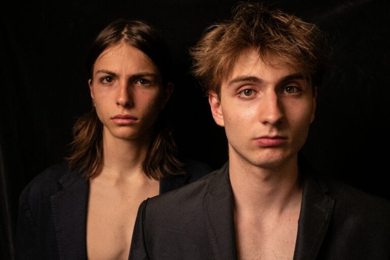 Бобо, Лука, "project by Maria" - електронното дуо тийнейджъри, което пише музикалната си азбука от "а"
