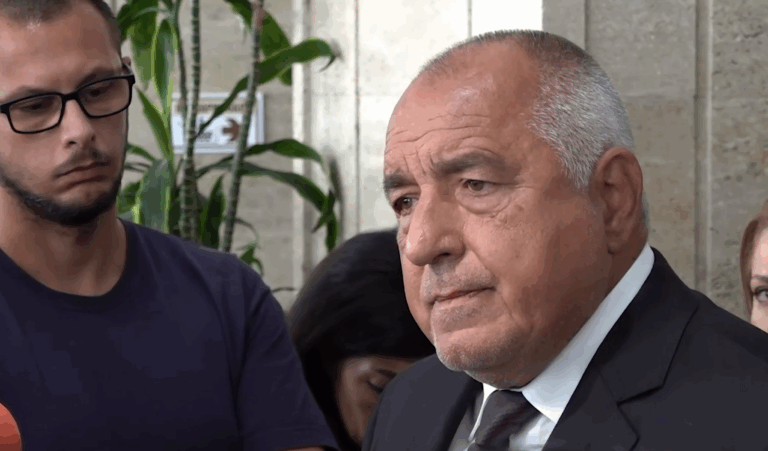 Борисов за Радев: Ние нямаме крал като Великобритания, секретарките му се возят с мерцедеси с лампи
