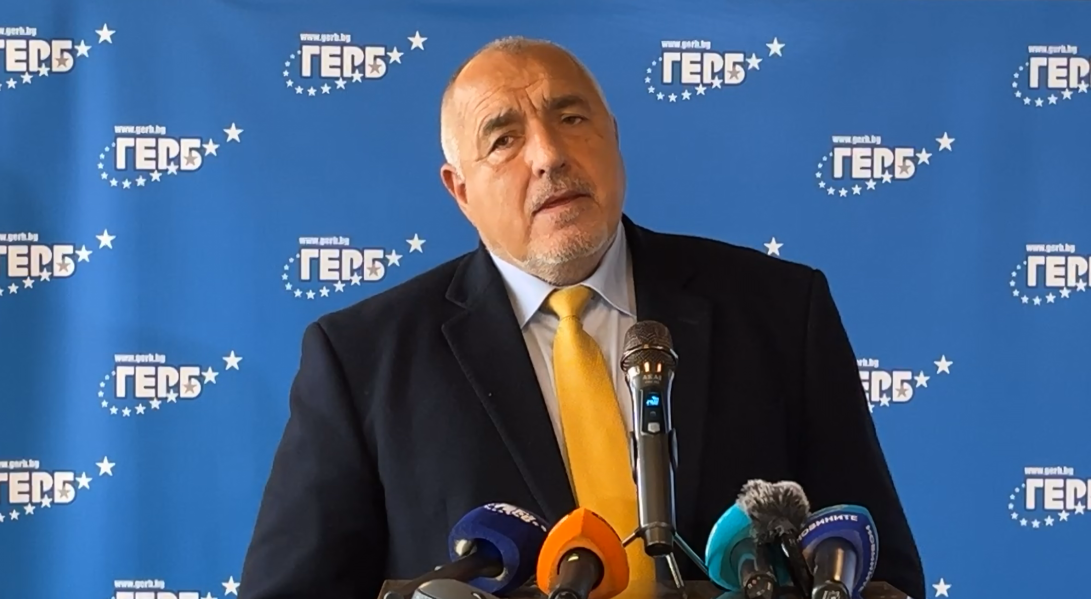 Борисов: Работата на Радев не е да дава съвети за закона за "Лукойл"