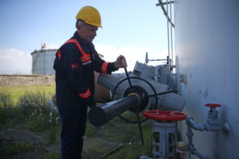 "Бомба" за стотици милиони стои под новия кабинет заради договора с "Боташ"