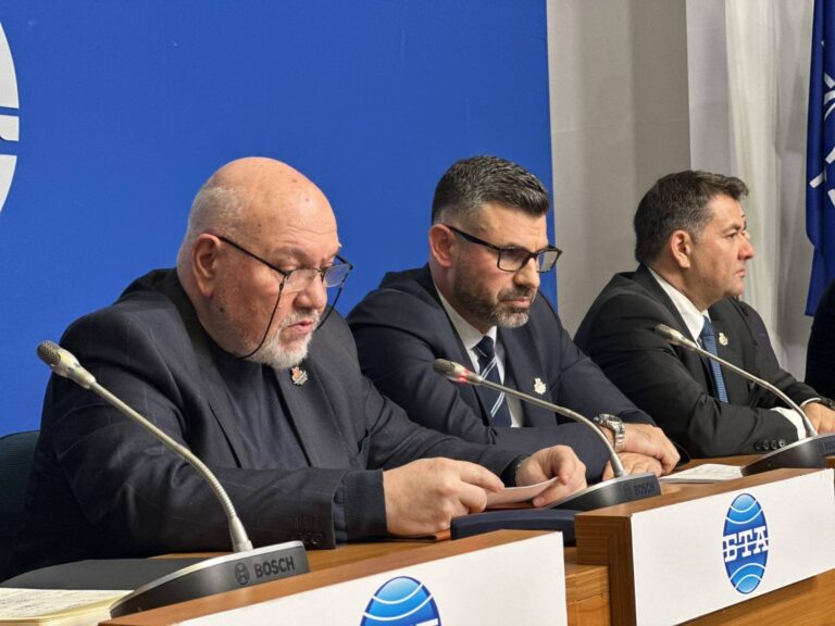 Партията на Кузман Илиев, подозирана в близост до Радев, се цепи още преди първите си избори