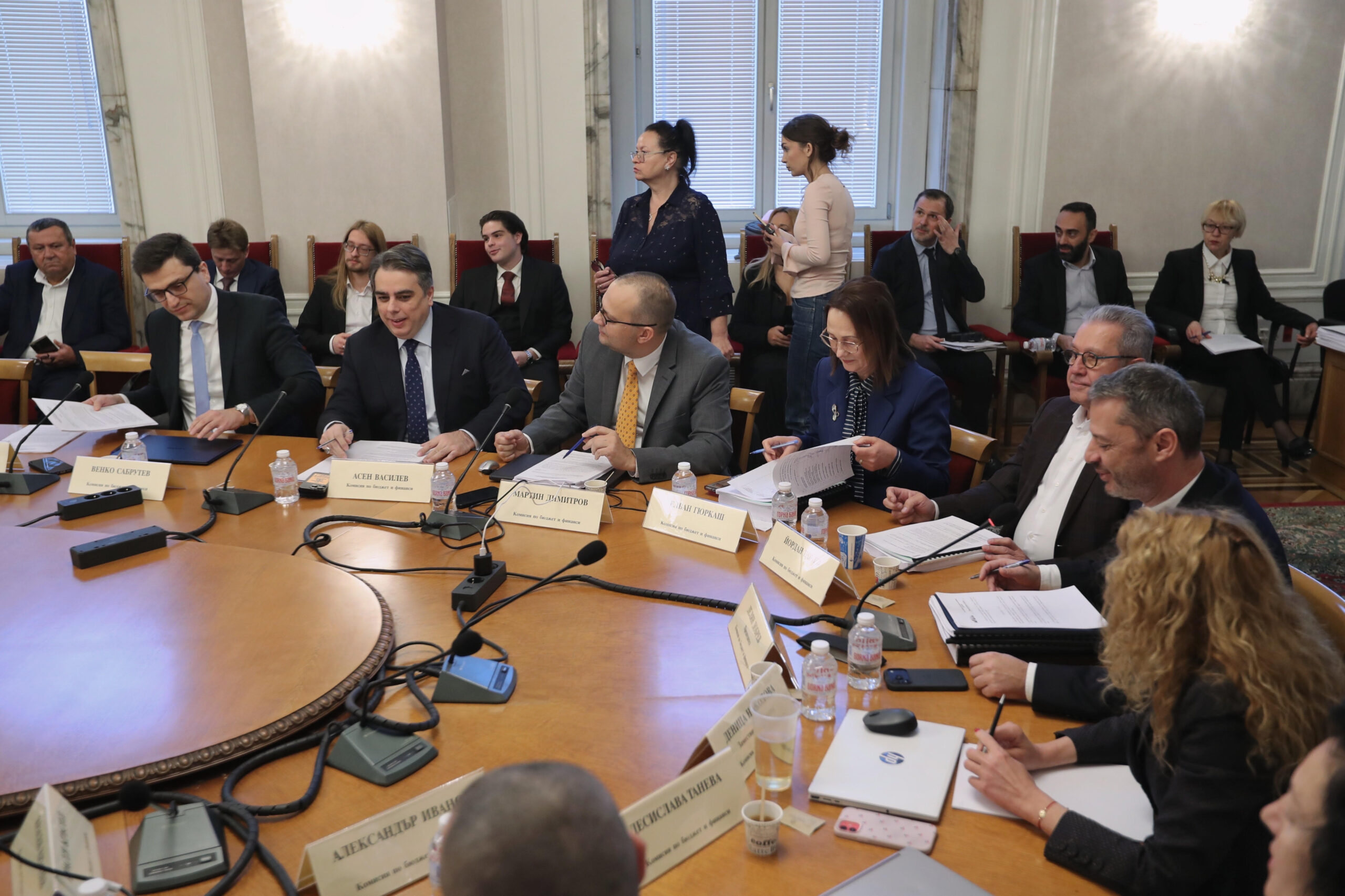 Временният бюджет влиза на второ четене в ресорната комисия в НС