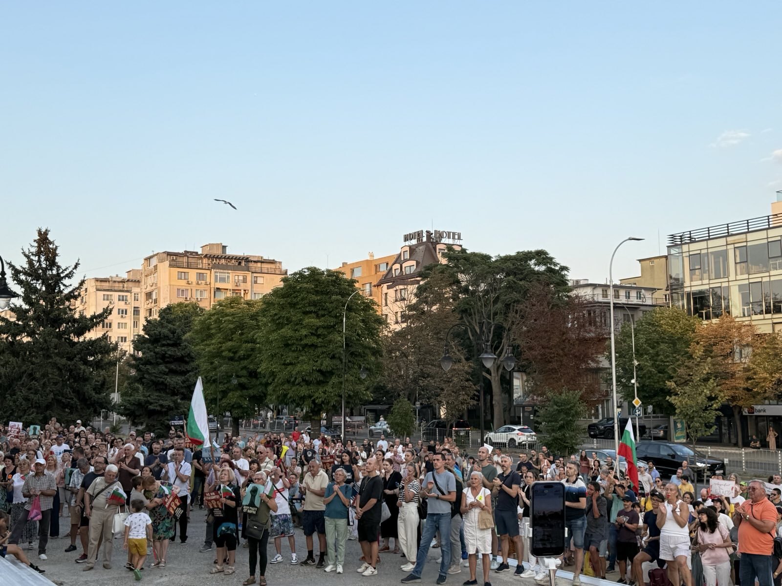 Варненци излязоха на седми протест в защита на кмета Благомир Коцев