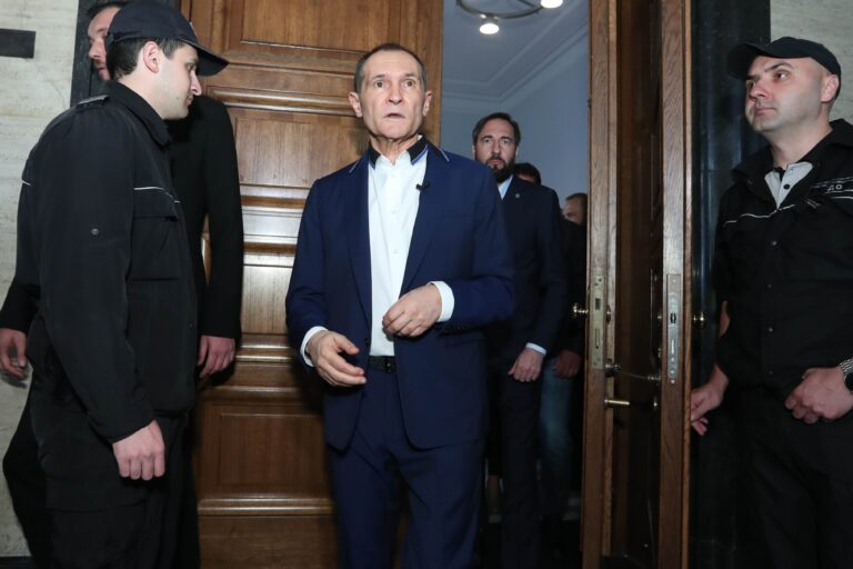 Съдът отново пуска Васил Божков да пътува в чужбина, за да се лекува