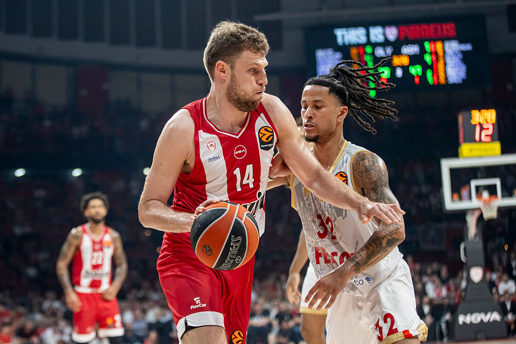 Везенков разби "Монако" пред погледа на Новак Джокович