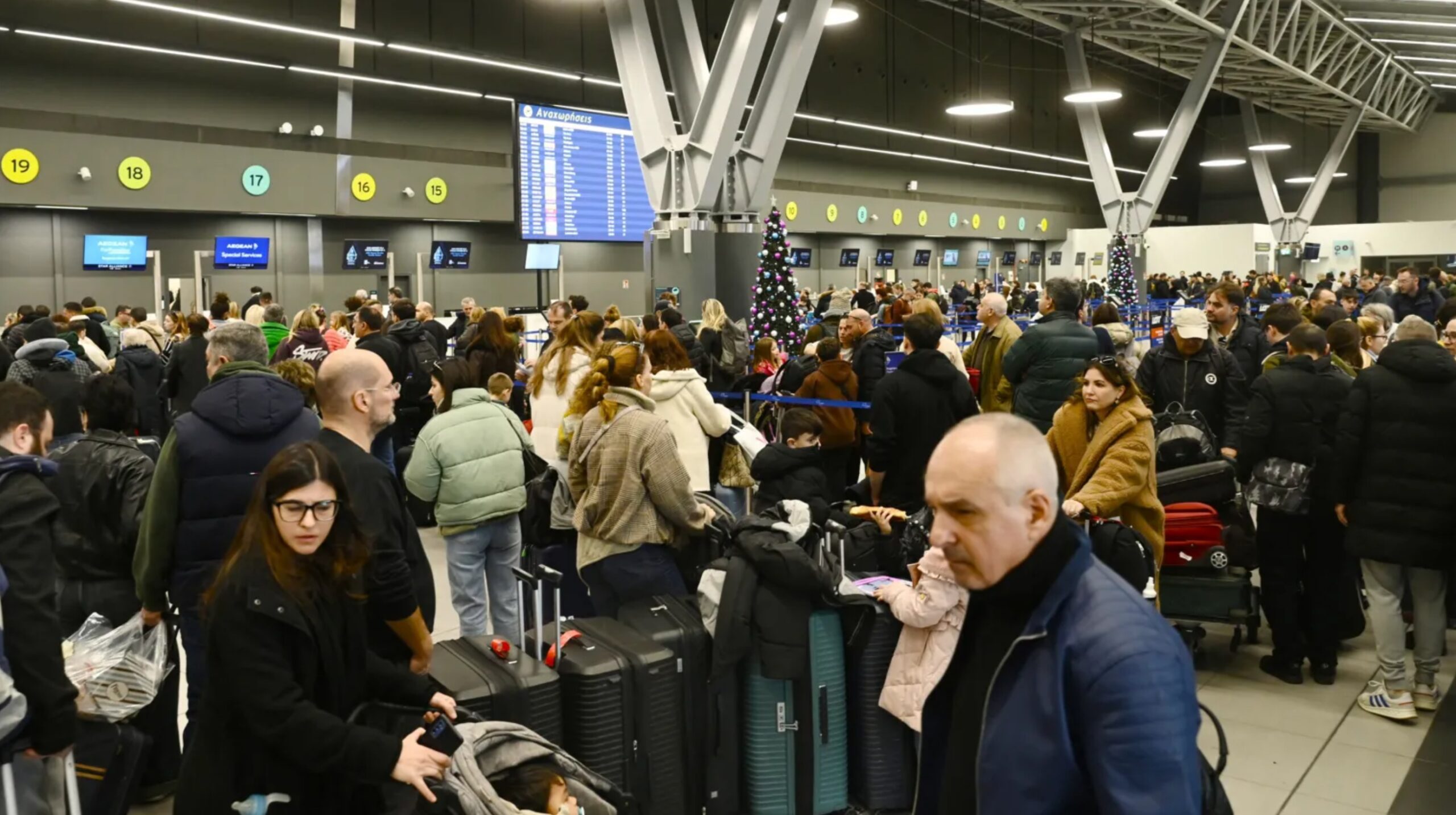 Повреда в антена е причината за огромния срив на полетите в Гърция