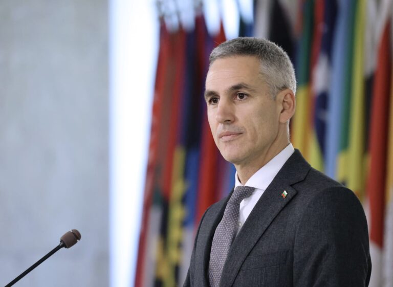 Правителството разработва цялостен пакет от мерки заради поскъпването на горивата