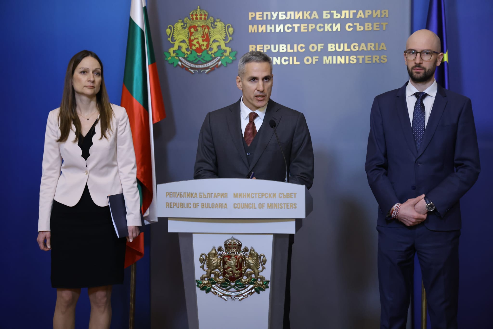 Правителството ще раздава директни помощи заради високите цени на горивата