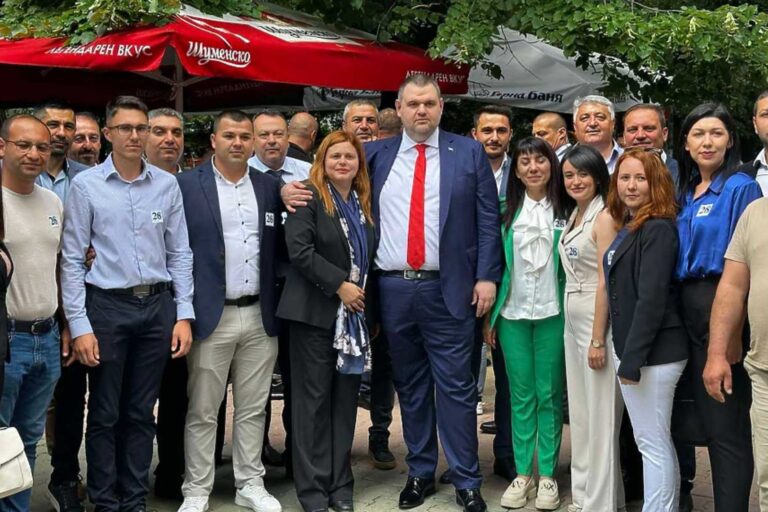 Цялата структурата на ДПС в Нови пазар напусна партията