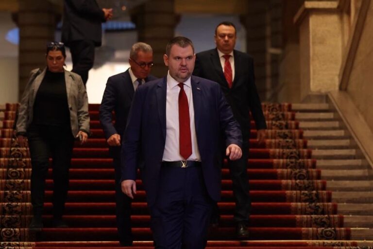 Пеевски пак ще предлага провалената си идея комисия да разследва Сорос