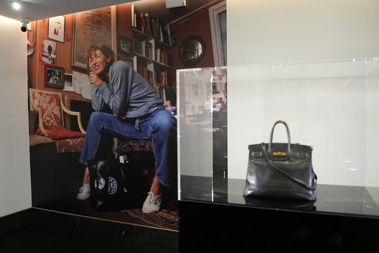Първата чанта Birkin беше продадена за рекордната сума от 10 млн. долара