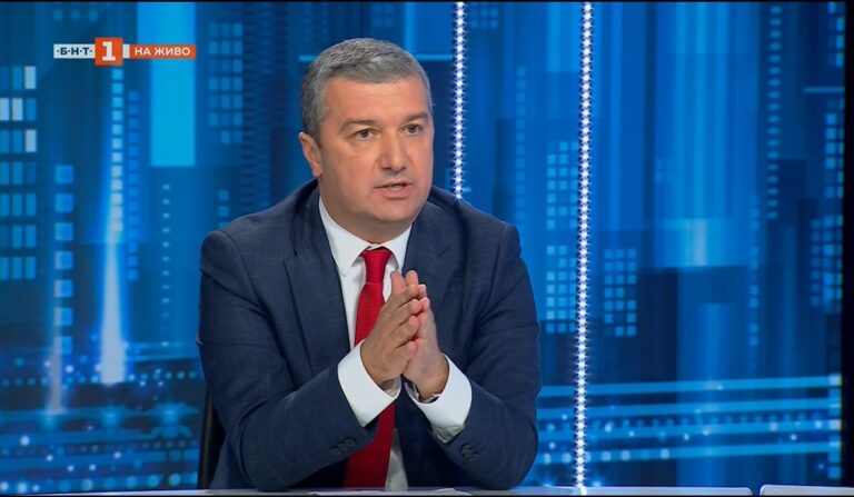 Властта се кани да вдигне двойно и данък "дивидент"