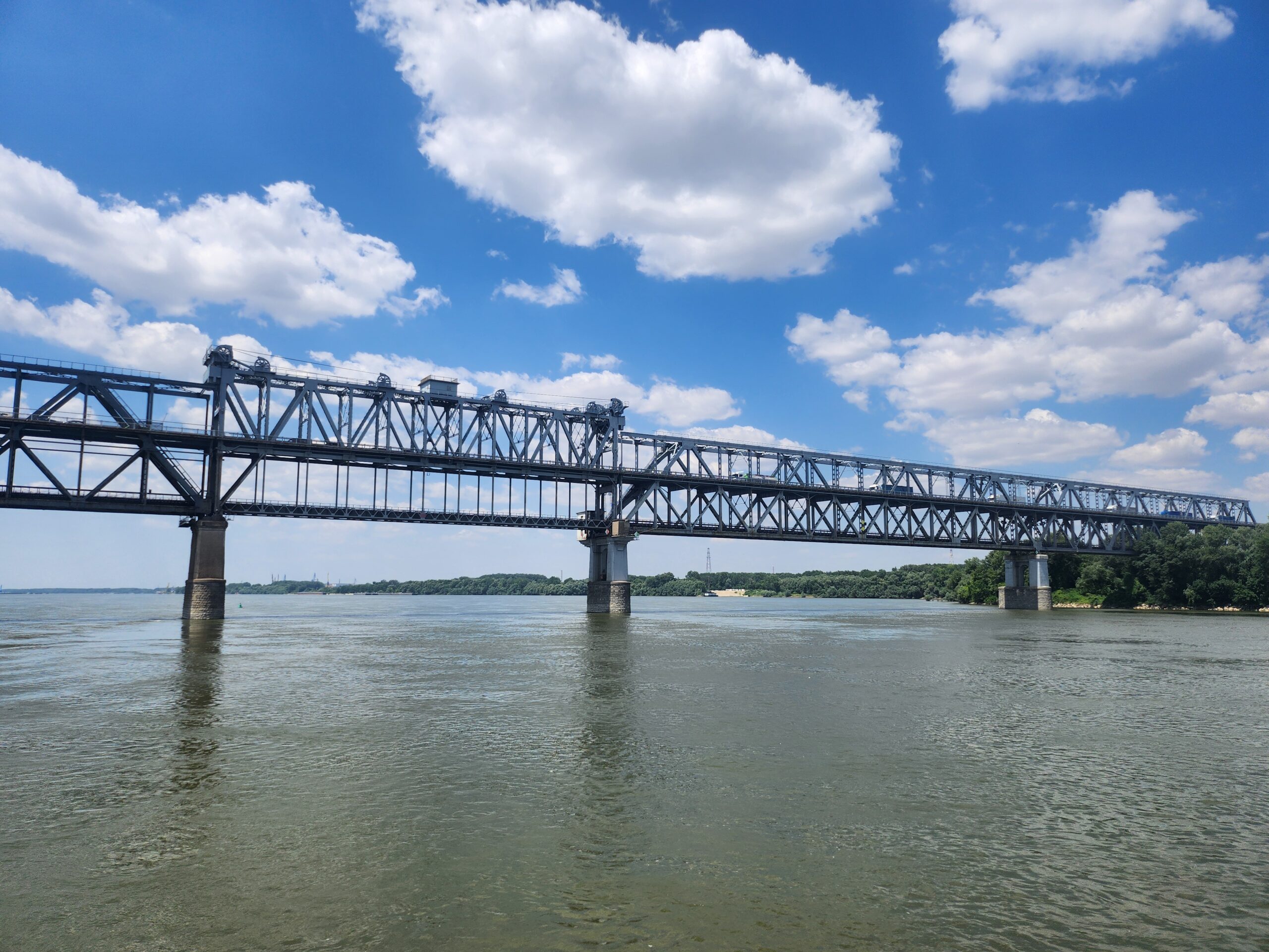 Агенция "Митници" предупреждава за фалшив сайт, който събира такси за преминаване по Дунав мост
