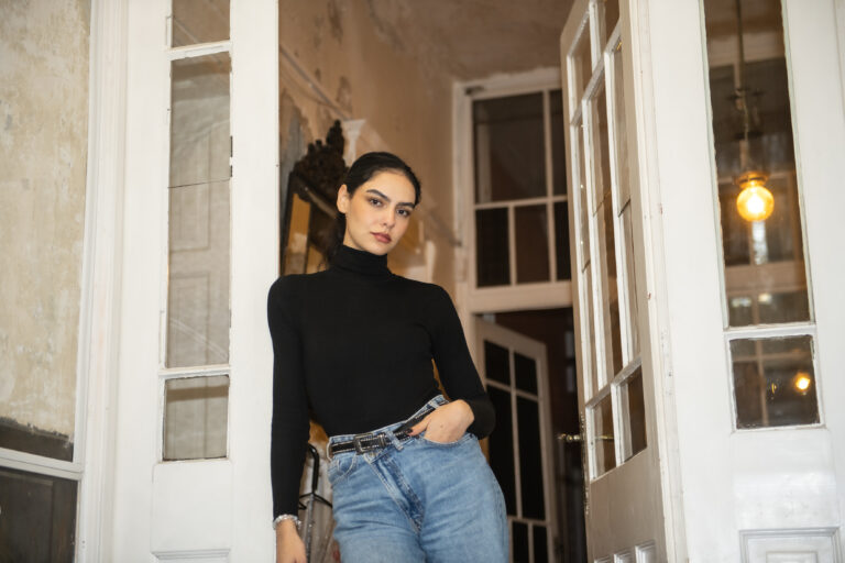 От „с какво червило е Цветанка Ризова“ до „дайте добър бракоразводен адвокат“ -  Girls under Quarantine има отговор за всичко