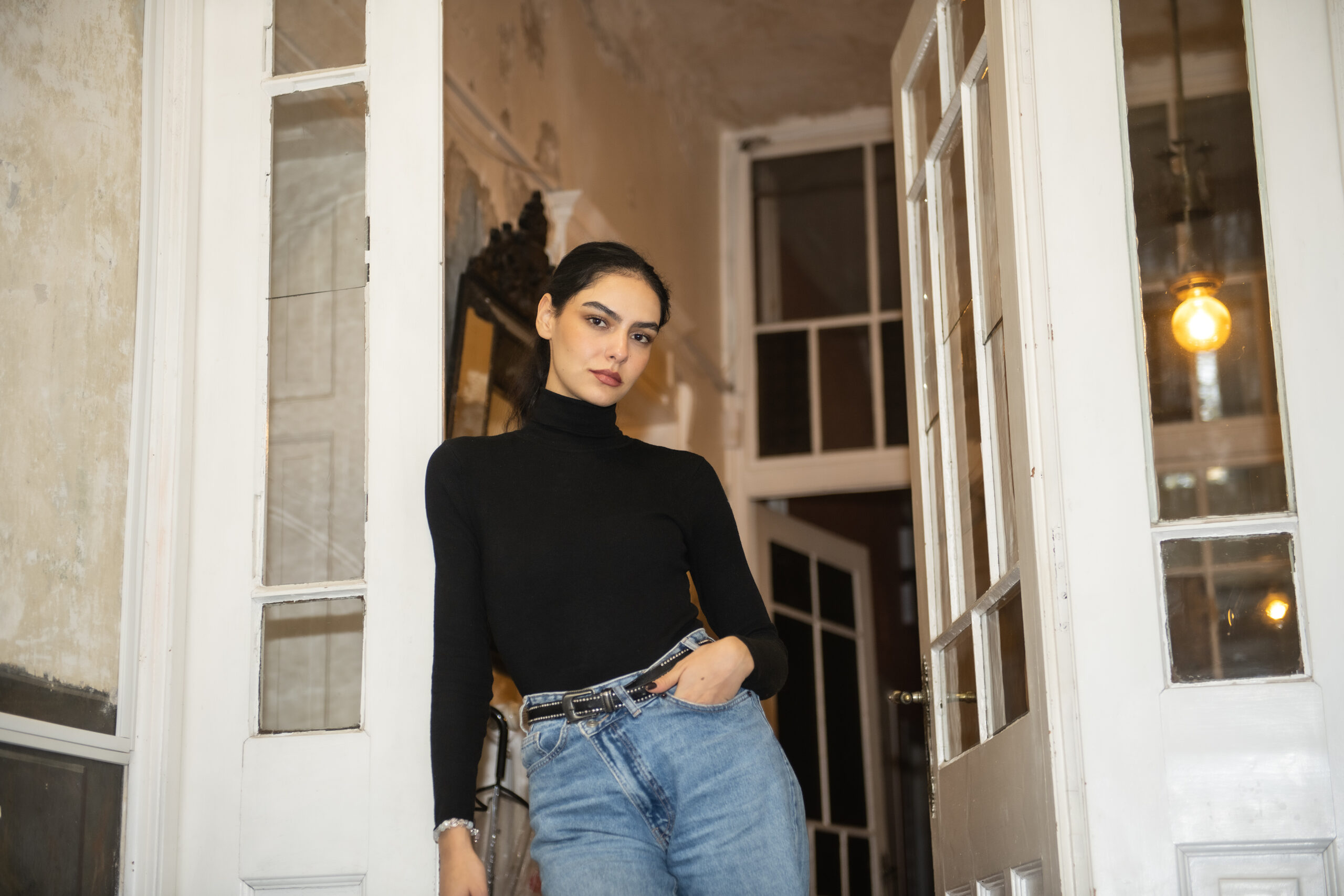 От „с какво червило е Цветанка Ризова“ до „дайте добър бракоразводен адвокат“ -  Girls under Quarantine има отговор за всичко