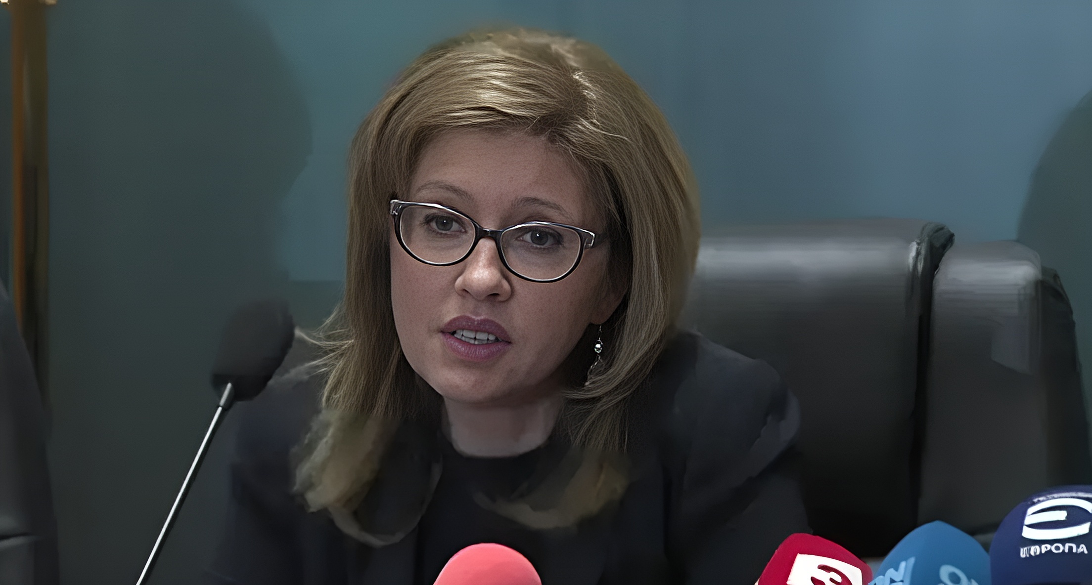 Емилия Русинова не отрече пътуването с Петьо Еврото, но твърди, че не е посредник в срещата му с Теодора Георгиева