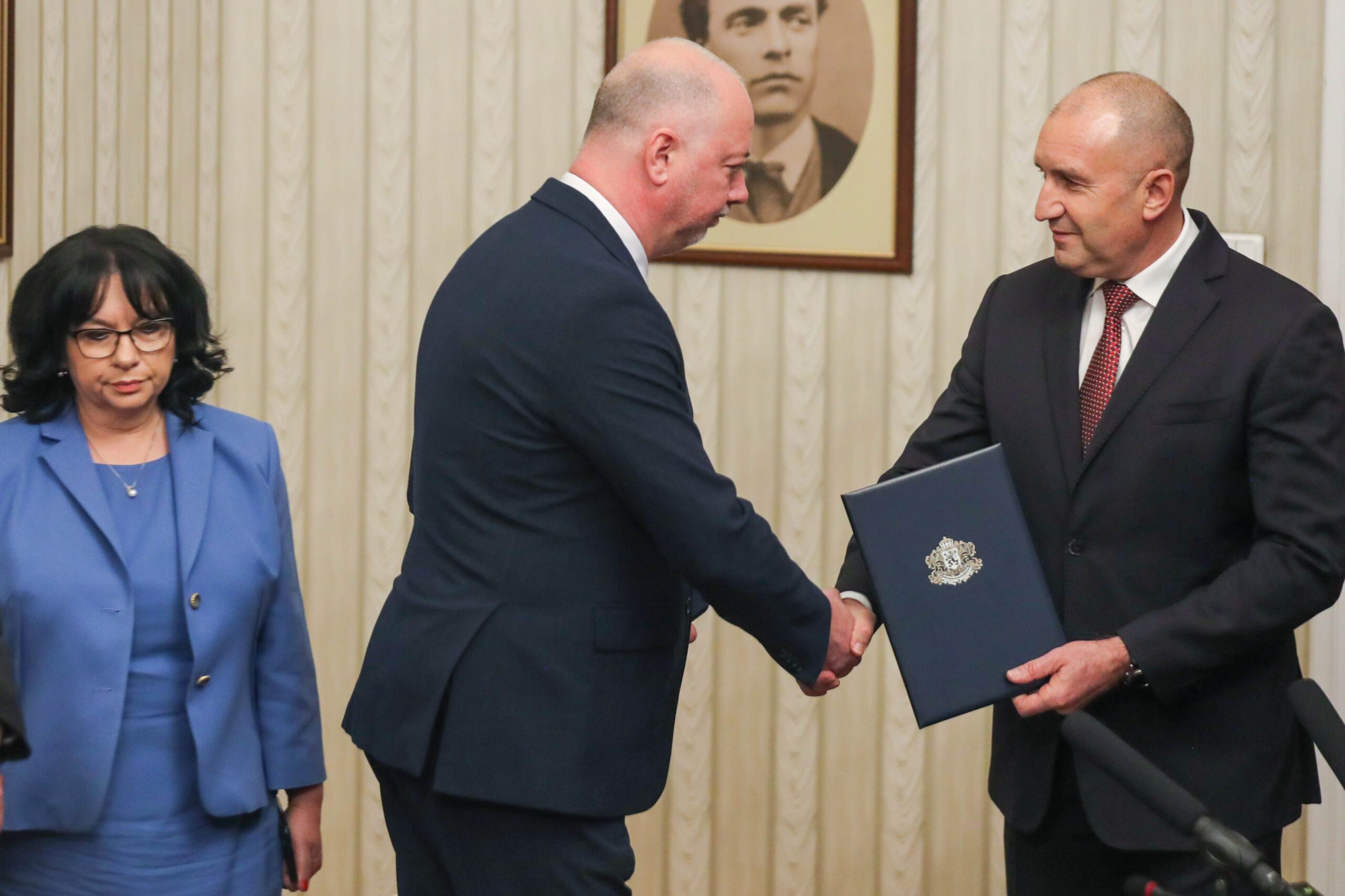 Румен Радев връчва мандата на ГЕРБ в понеделник