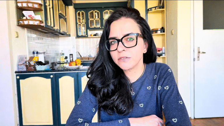 Как Зорница Гюцова учи мъжете на бой и домашно насилие и взима пари за това