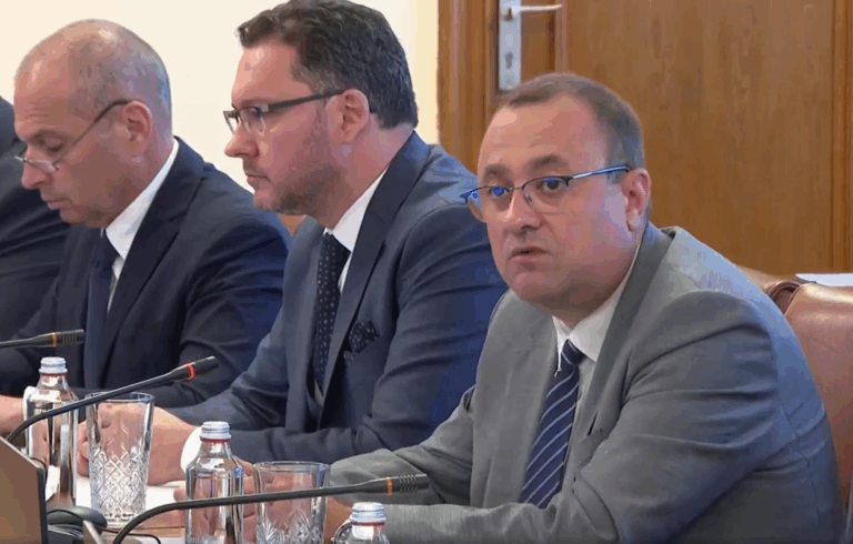 Вода в Плевен ще има "до няколко месеца", отчете министър