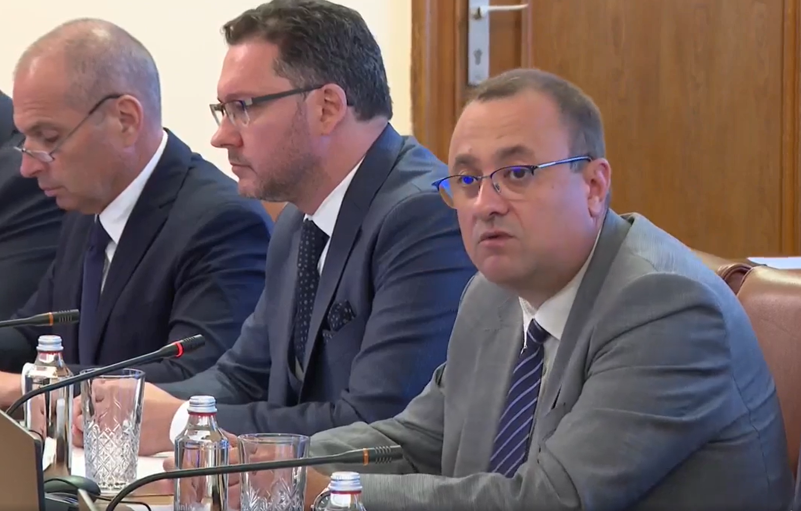 Вода в Плевен ще има "до няколко месеца", отчете министър