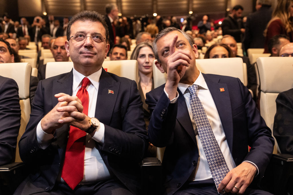 Турската прокуратура поиска присъда от над 2000 години затвор за Екрем Имамоглу