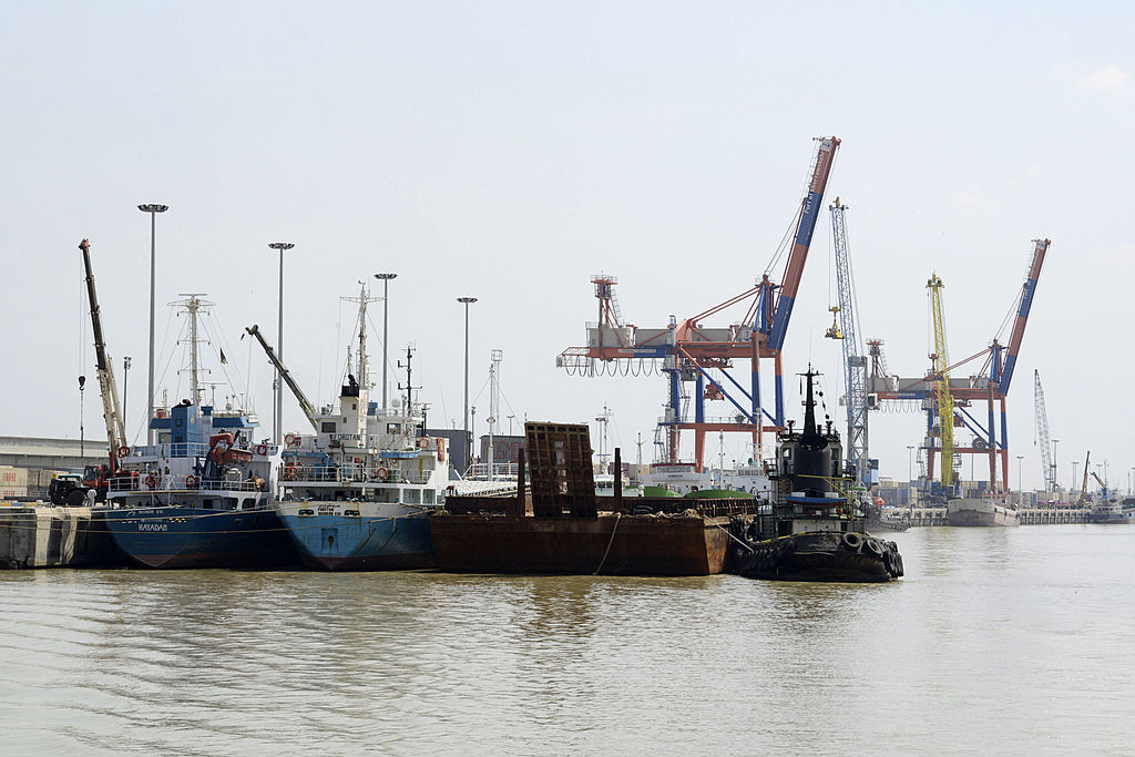 САЩ започват блокада на ирански пристанища, Техеран предупреждава за ответни действия