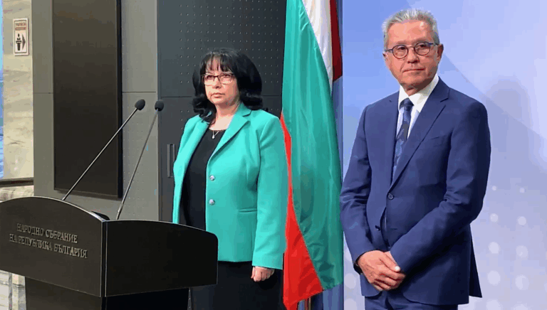 Ще отстъпи ли властта от по-високите вноски за пенсия и двойното покачване на данък "дивидент"