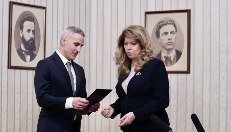 Андрей Гюров представя състава на служебния кабинет в сряда