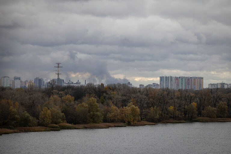 Русия нанася масирани удари по Украйна преди Коледа