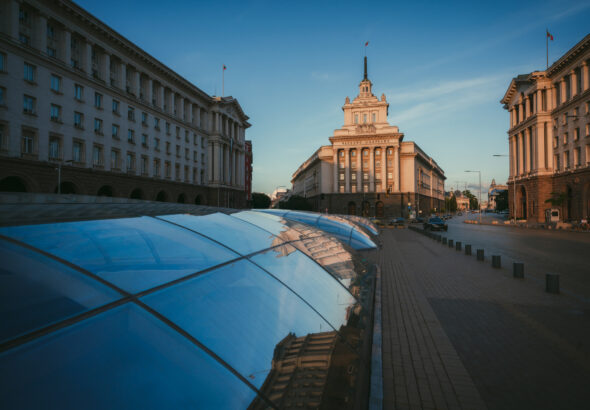 Предизборната кампания влиза в парламента - с цените на горивата и пак "Петрохан"