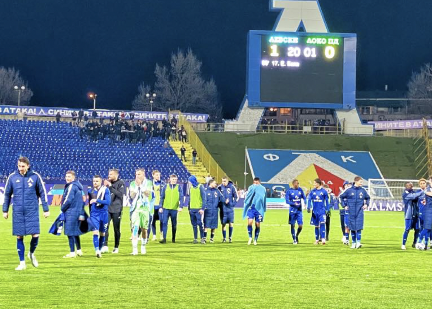 "Левски" се спаси с дузпа в края. "Лудогорец" продължава преследването